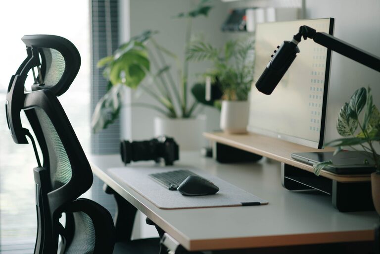 Consejos prácticos para un espacio de trabajo en casa eficiente y cómodo